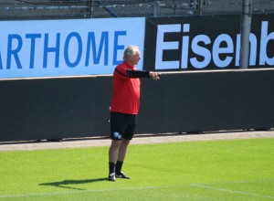 Co-Trainer Raymond Libregts kümmert sich insbesondere um die Fitness der VfL-Spieler.